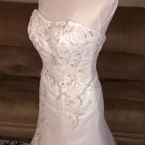 OLEG CASSINI Ivory CES409 Wedding Dress - Picture 6 of 15